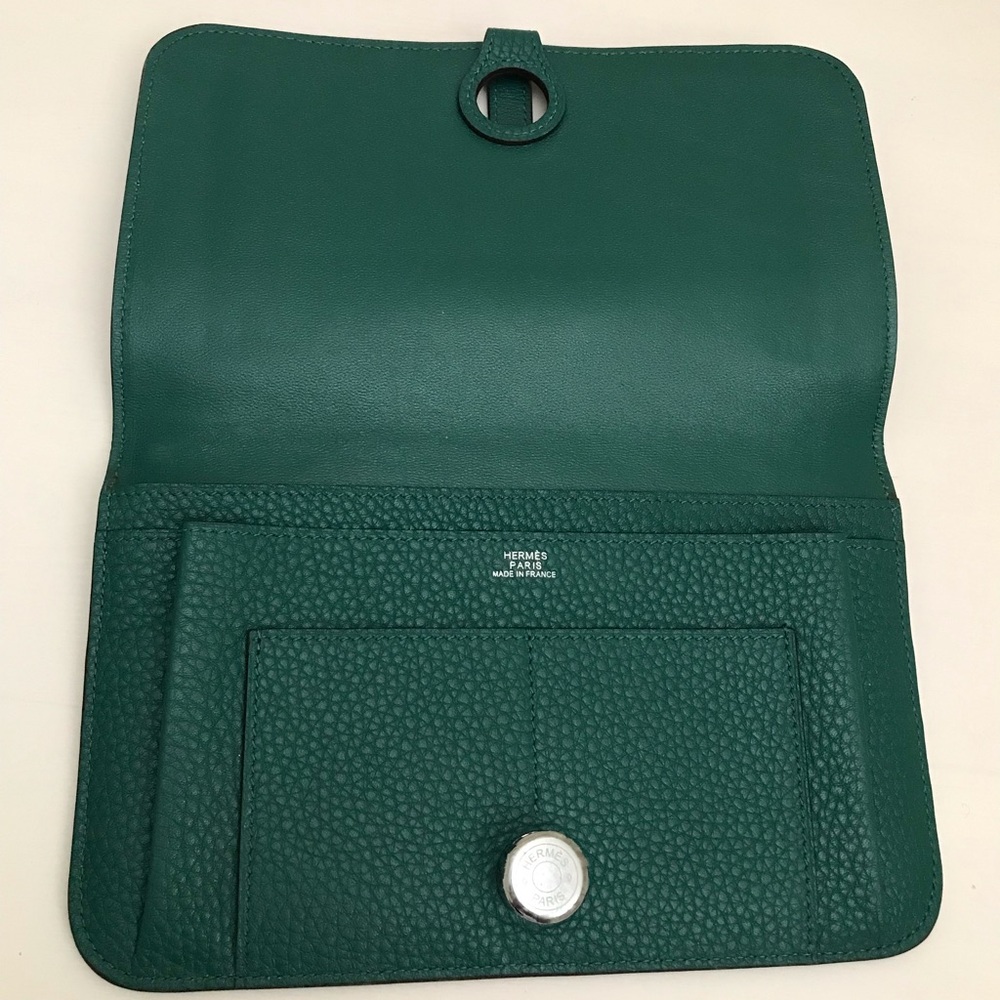 Green wallet, new without tag